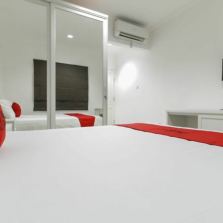 Reddoorz Plus @ Setiabudi Barat Jakarta Buitenkant foto