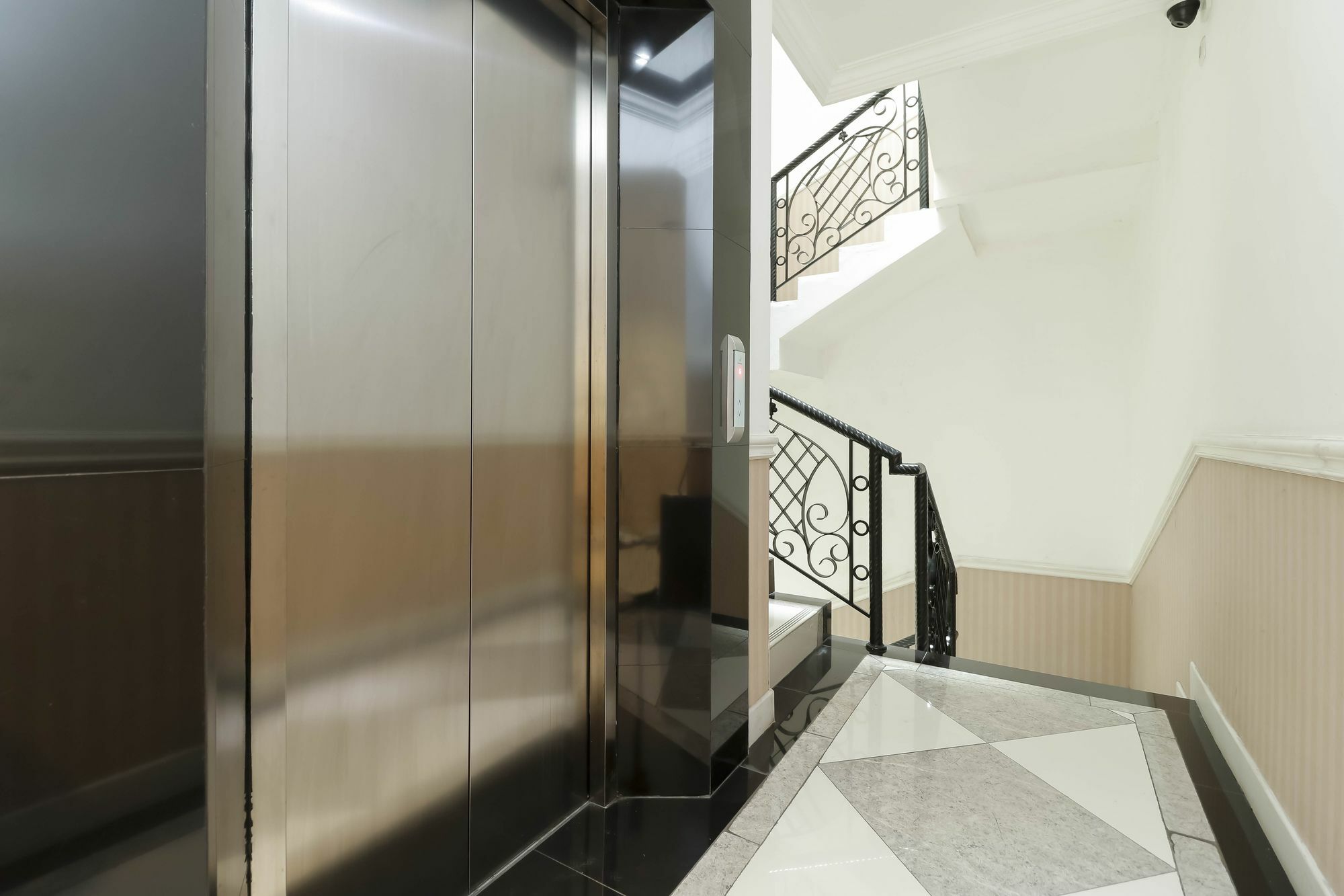 Reddoorz Plus @ Setiabudi Barat Jakarta Buitenkant foto