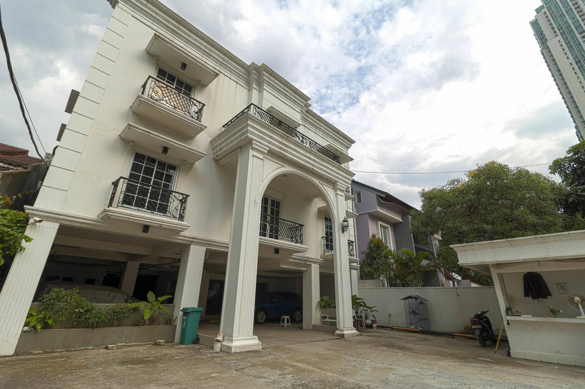 Reddoorz Plus @ Setiabudi Barat Jakarta Buitenkant foto