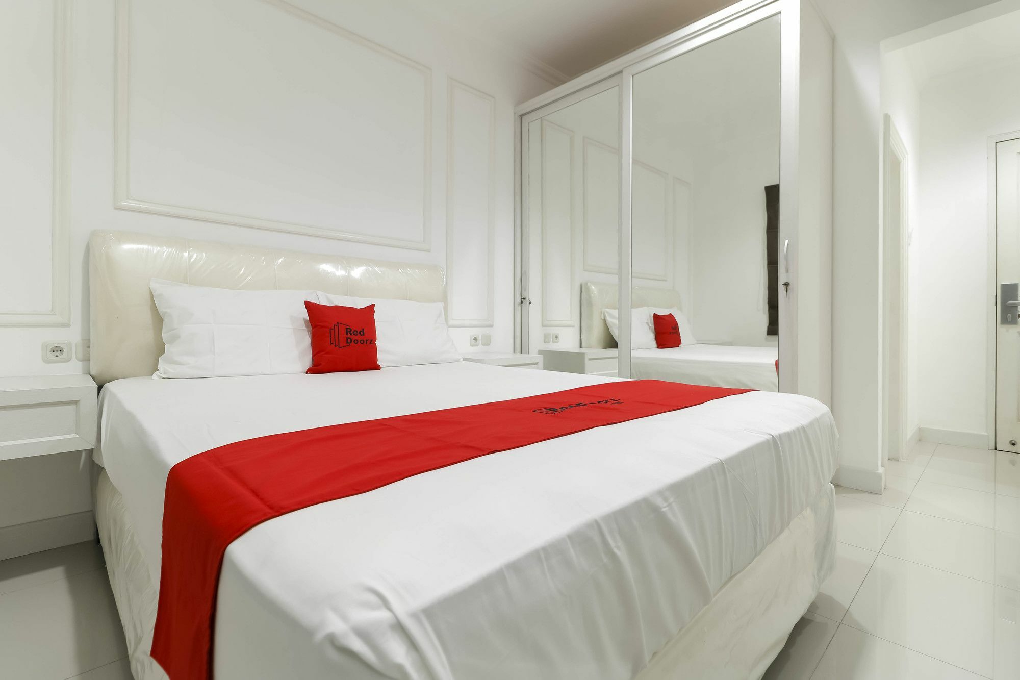 Reddoorz Plus @ Setiabudi Barat Jakarta Buitenkant foto