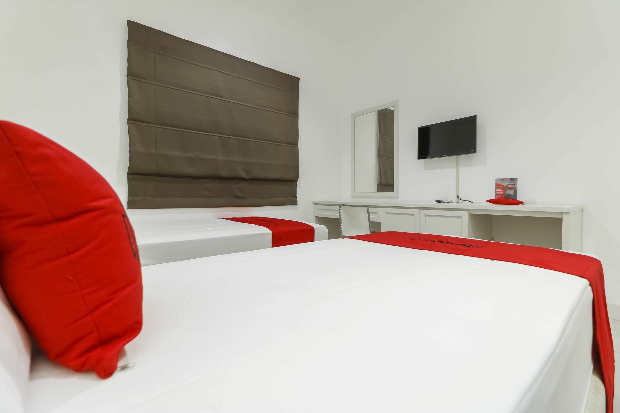 Reddoorz Plus @ Setiabudi Barat Jakarta Buitenkant foto