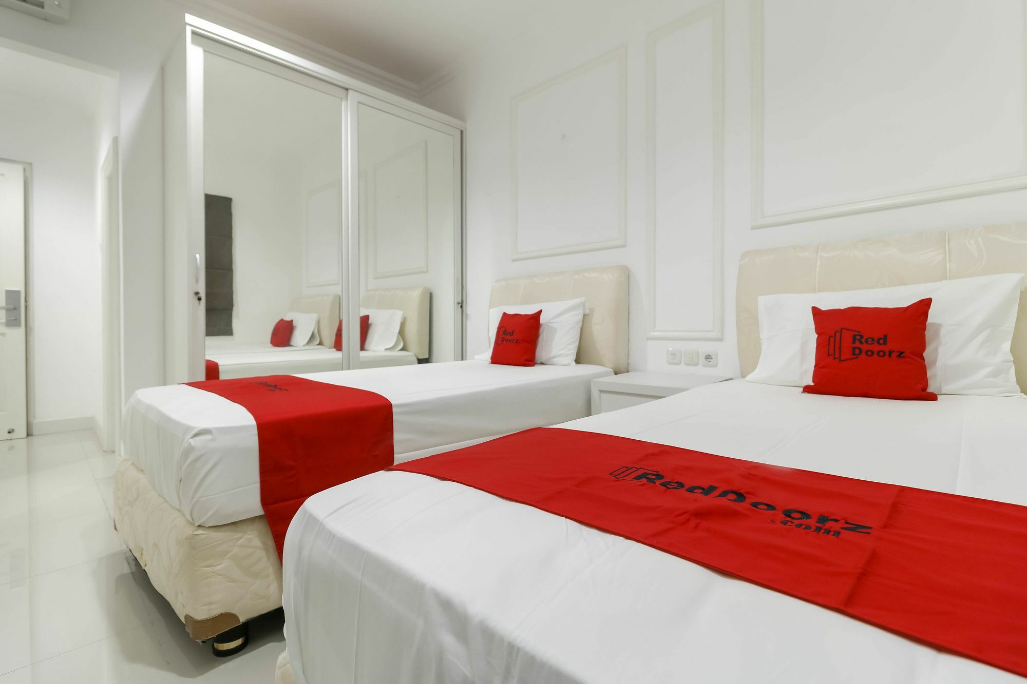 Reddoorz Plus @ Setiabudi Barat Jakarta Buitenkant foto