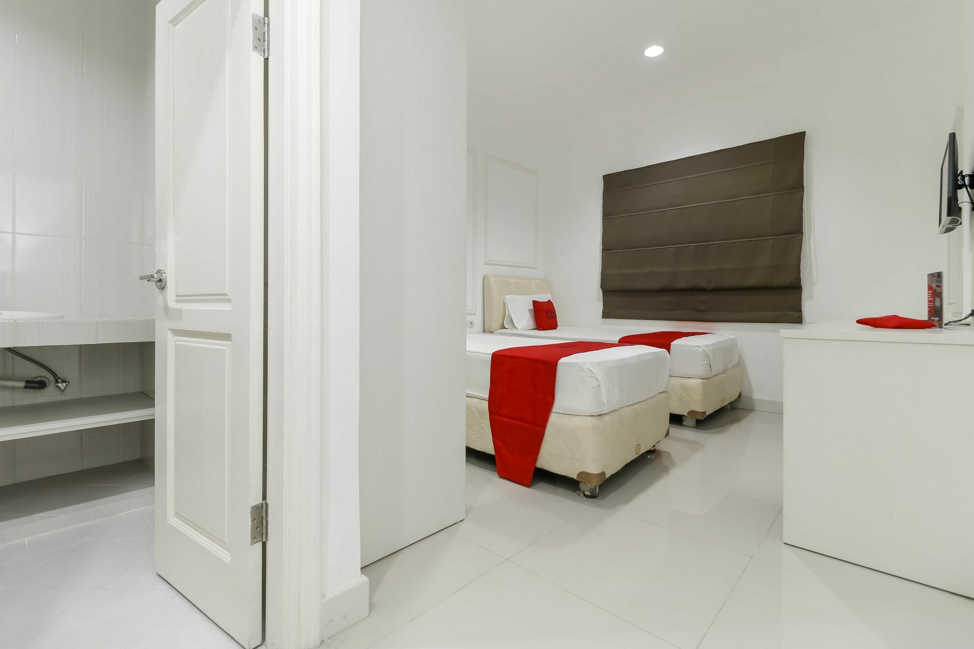 Reddoorz Plus @ Setiabudi Barat Jakarta Buitenkant foto