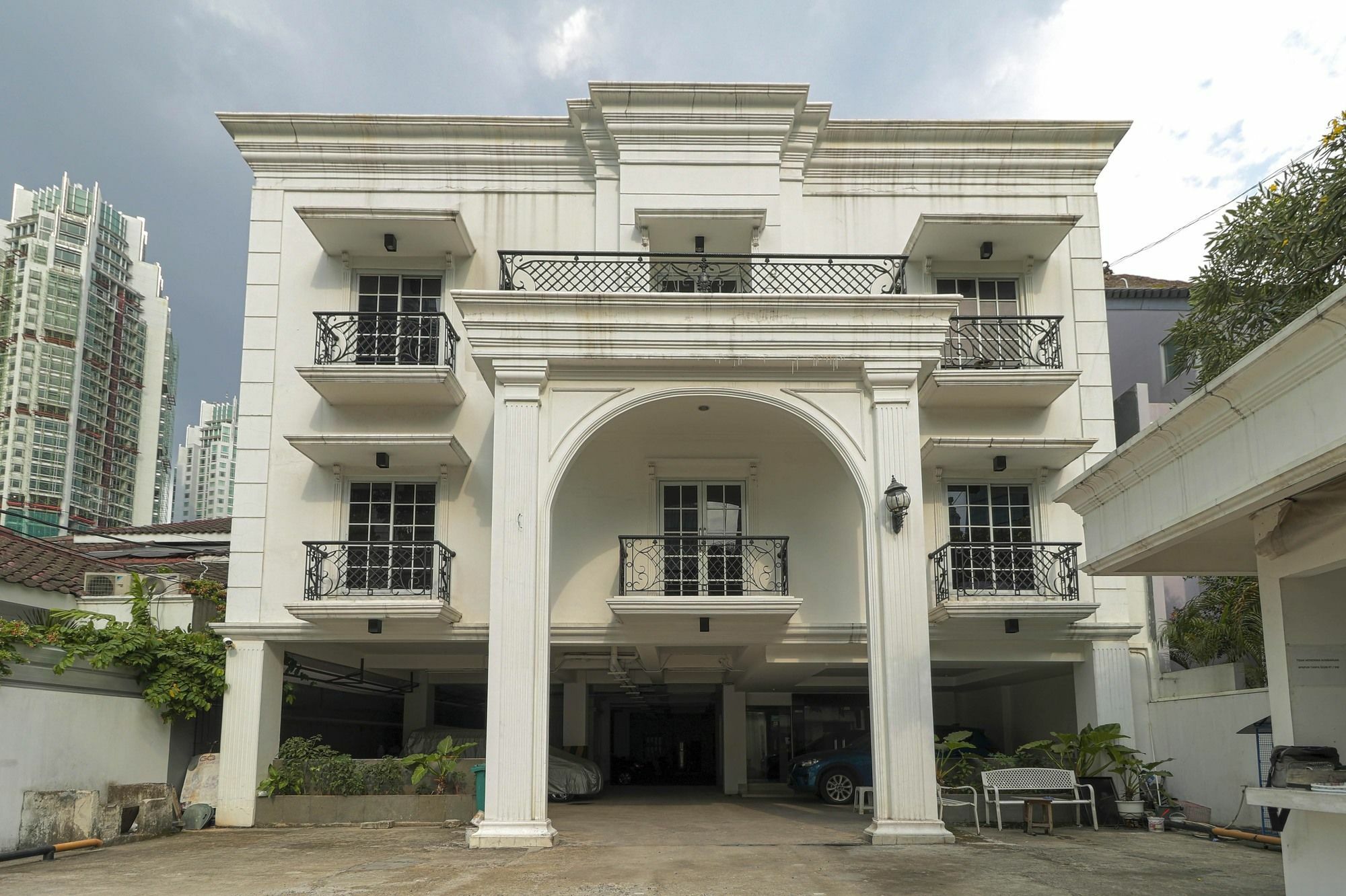 Reddoorz Plus @ Setiabudi Barat Jakarta Buitenkant foto