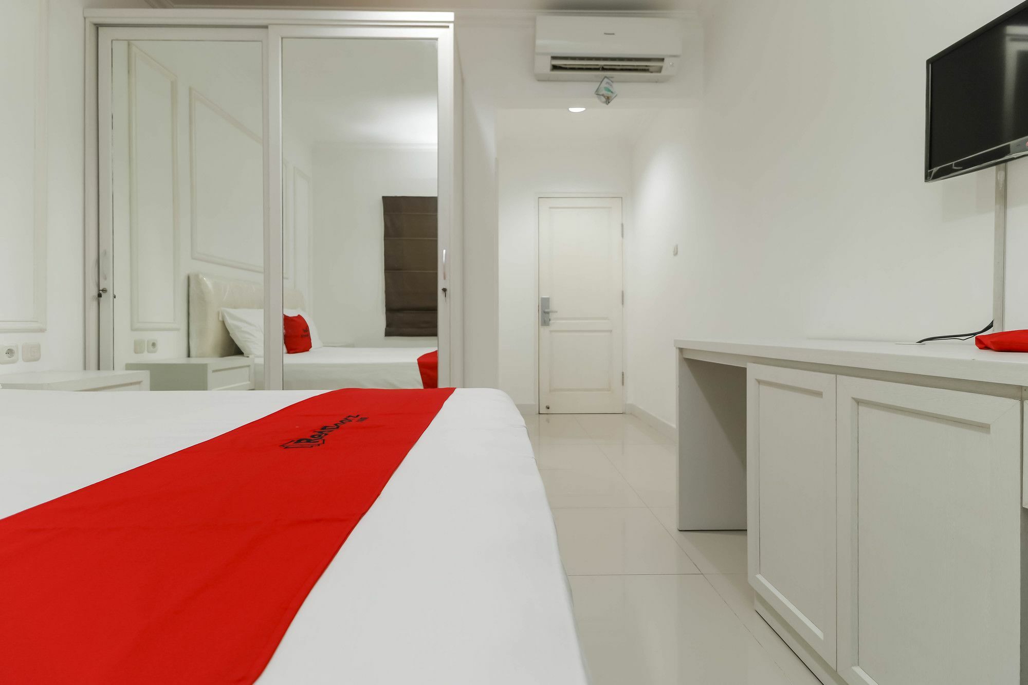 Reddoorz Plus @ Setiabudi Barat Jakarta Buitenkant foto