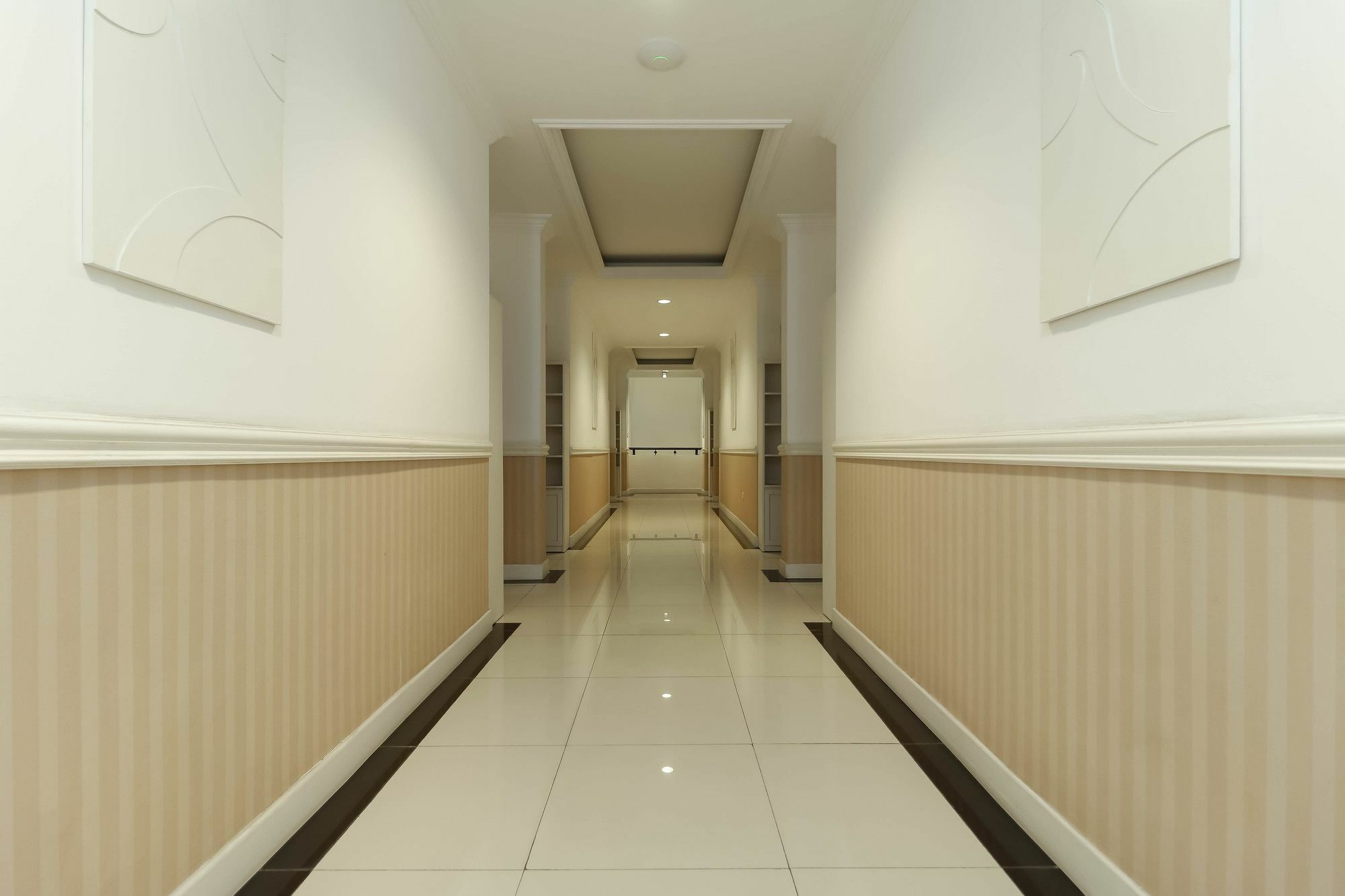 Reddoorz Plus @ Setiabudi Barat Jakarta Buitenkant foto